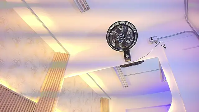 Liss-Reyes online show from March 1, 1:33 pm