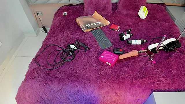 Mia Valentine  online show from December 1, 9:06 pm