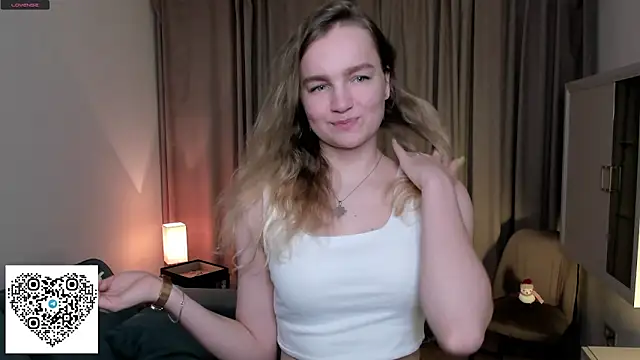 Snapshot of KerenFurguson chatting on October 8, 8:24 pm KerenFurguson online show from October 8, 8:24 pm