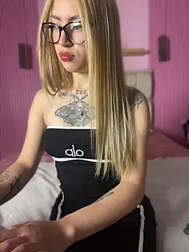 PrettyAshley  online show from May 7, 9:29 pm