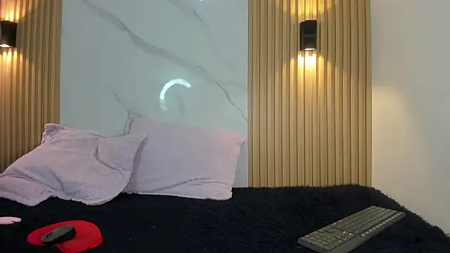 Snapshot of Valentinaliux_ chatting on September 23, 9:35 pm Valentinaliux online show from September 23, 9:35 pm
