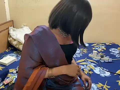 LuvLayla online show from March 16, 7:40 pm