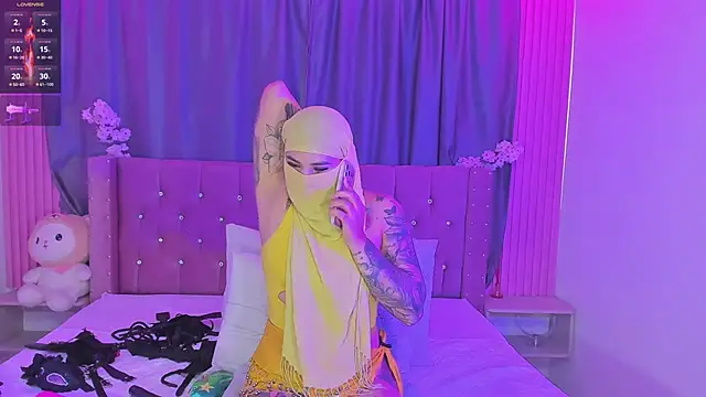 Nayla-Mouna online show from May 8, 8:10 pm