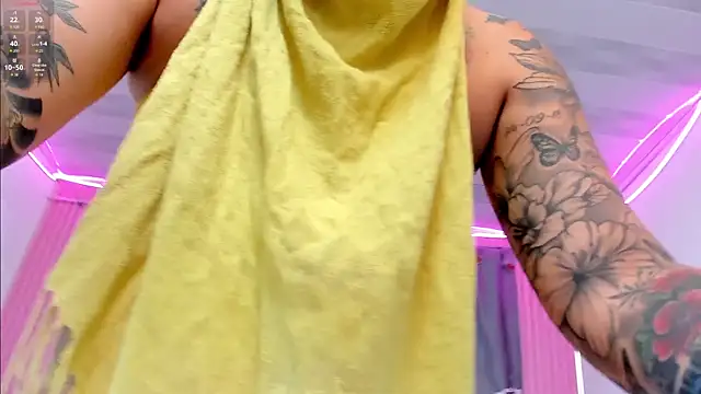 Nayla-Mouna online show from October 21, 7:51 pm