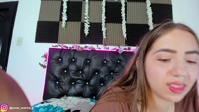  leda swan  online show from May 11, 2:45 pm