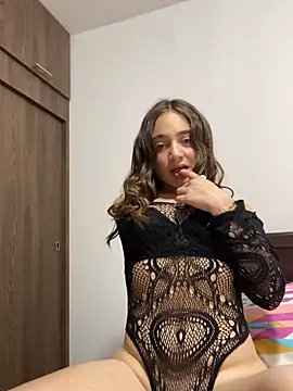 mia evanss26 online show from October 25, 8:05 pm