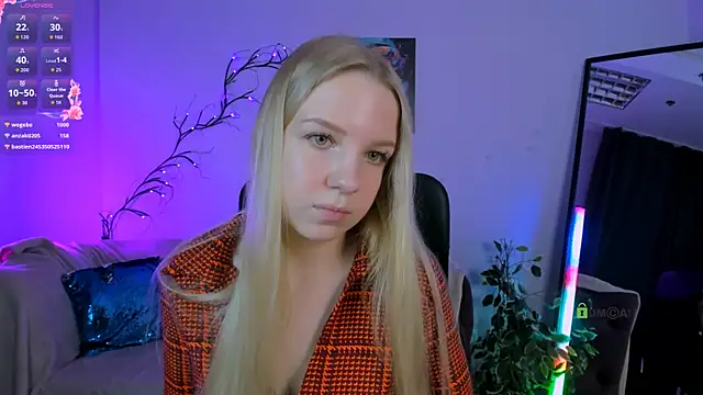 leyla hottie online show from October 4, 2:32 pm