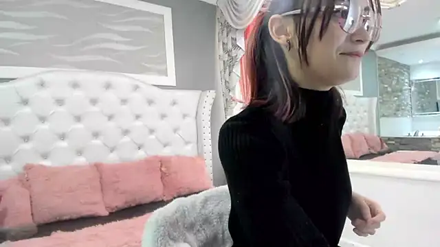 naomi cooper   online show from September 16, 1:41 pm