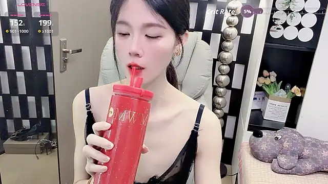 Yueyue-MM online show from May 4, 1:20 am