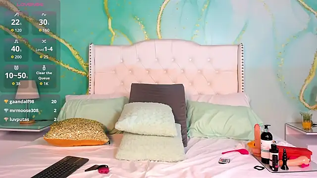 Snapshot of solwynnee chatting on September 22, 10:41 pm solwynnee online show from September 22, 10:41 pm