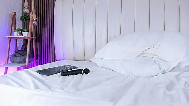 AliHamilton online show from October 18, 12:46 am