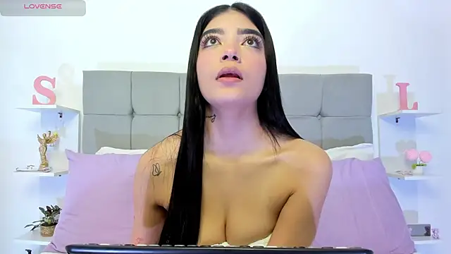 Sarahlopezz online show from July 26, 5:15 am