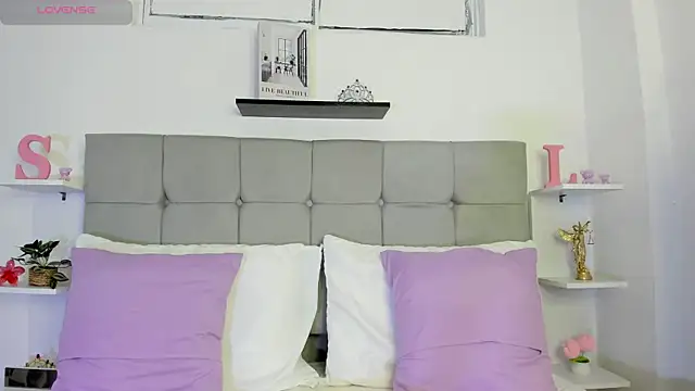 Sarahlopezz online show from June 27, 2:01 am