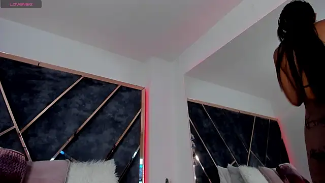 SusanaHenao online show from October 6, 6:45 pm