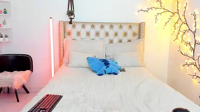 LenaStylesOA online show from March 11, 10:34 pm