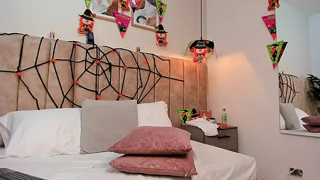 Karina Harris online show from October 24, 6:15 pm