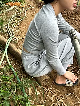 Tieuvi 18 online show from October 27, 1:45 am