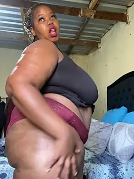 Curvycandy95 online show from May 16, 6:16 am