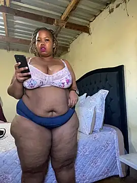 Curvycandy95 online show from May 13, 6:52 am