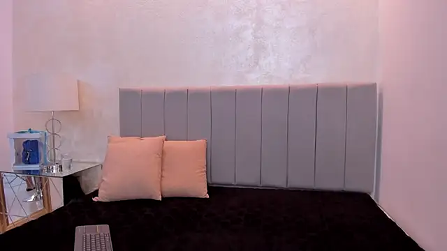 Snapshot of kendall_roous chatting on September 10, 7:58 pm kendall roous online show from September 10, 7:58 pm