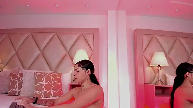 PauVega  online show from October 19, 12:40 pm