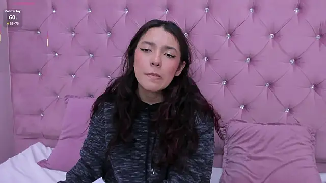Elliecute online show from September 12, 2:24 pm