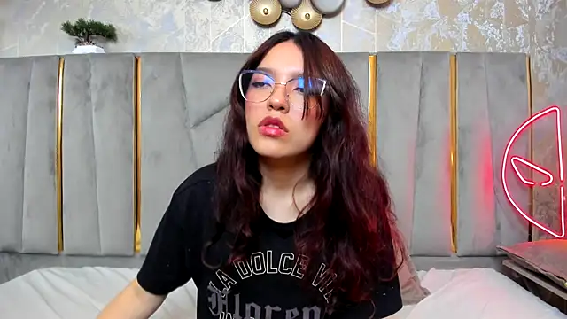Elliecute online show from September 30, 2:33 pm