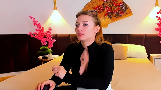KimberlyPierceLove online show from September 25, 7:01 pm