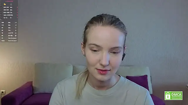 HongTomczak online show from May 19, 7:37 am