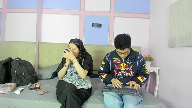 Snapshot of SecrettLoverss chatting on October 3, 6:40 am SecrettLoverss online show from October 3, 6:40 am