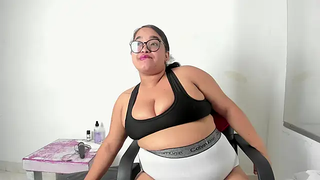 yourlittlewife online show from September 25, 11:09 am
