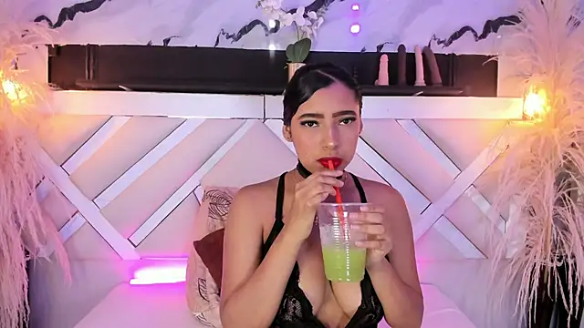 Zoe-Johnson  online show from May 5, 9:18 pm