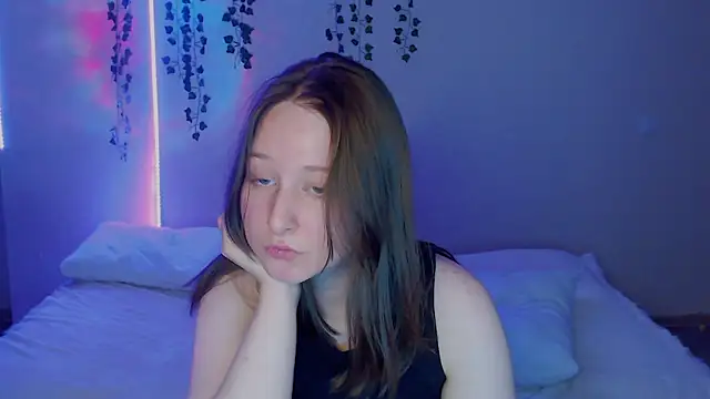 Snapshot of EmmaWise_221 chatting on September 11, 12:27 pm EmmaWise 221 online show from September 11, 12:27 pm