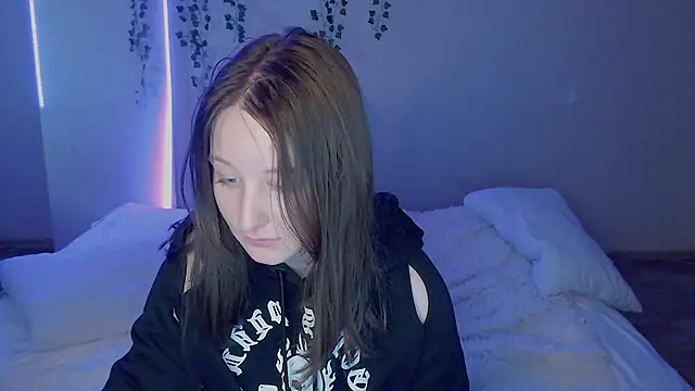 Snapshot of EmmaWise_221 chatting on September 13, 12:13 pm EmmaWise 221 online show from September 13, 12:13 pm