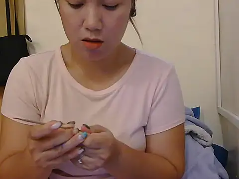 Lovelyclaya online show from May 6, 1:09 am