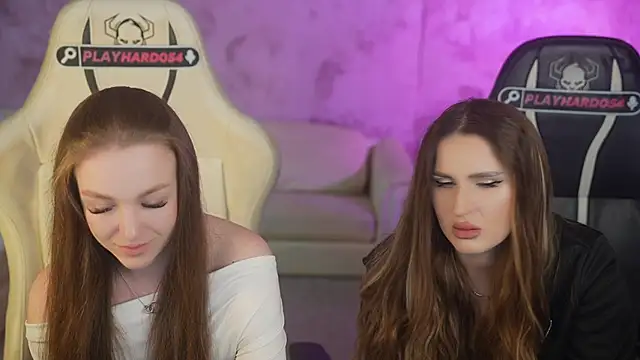 Ella 054 online show from May 8, 7:05 pm