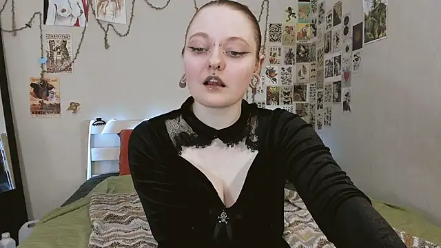 WonderConnie1 online show from May 28, 1:31 pm