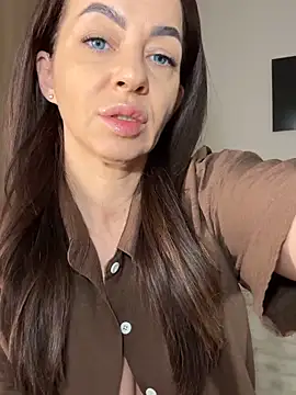 Roxanne Skye online show from October 10, 5:29 pm