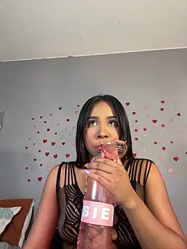 SophieW1 online show from May 20, 12:24 pm