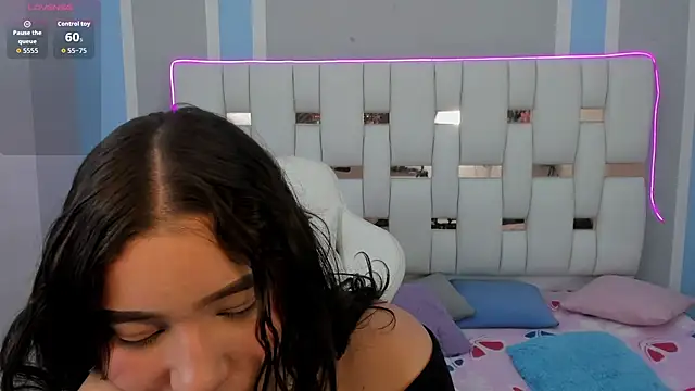 iamCharlotte19 online show from November 12, 7:34 pm