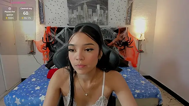 iamCharlotte19 online show from October 25, 8:15 pm