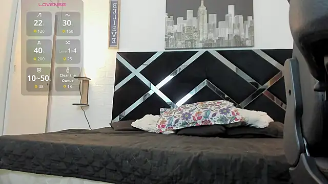 iamCharlotte19 online show from November 3, 7:40 pm