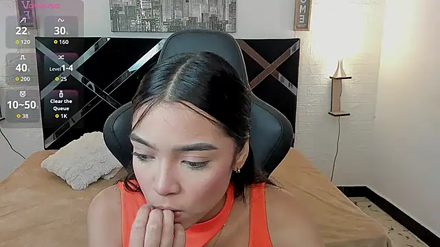 iamCharlotte19 online show from November 4, 8:14 pm