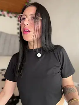 Mia salinass online show from January 13, 8:02 pm