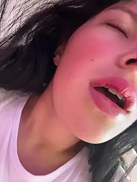 Mia salinass online show from May 15, 7:49 pm