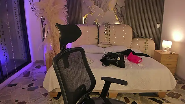 SarahCastro1  online show from March 1, 4:34 am