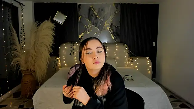 SarahCastro1  online show from January 7, 4:38 am