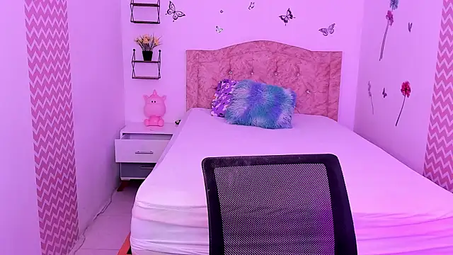 juliana reynolds online show from November 19, 1:11 pm