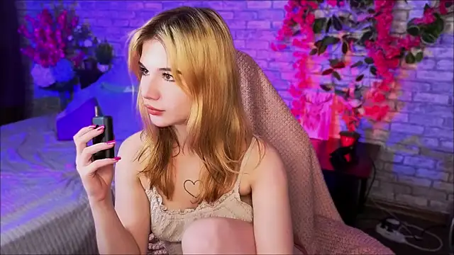 Krispy Starr online show from September 23, 4:27 pm