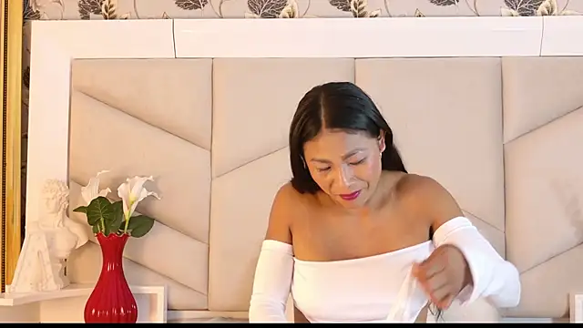 VeraGarnier online show from October 21, 8:24 pm